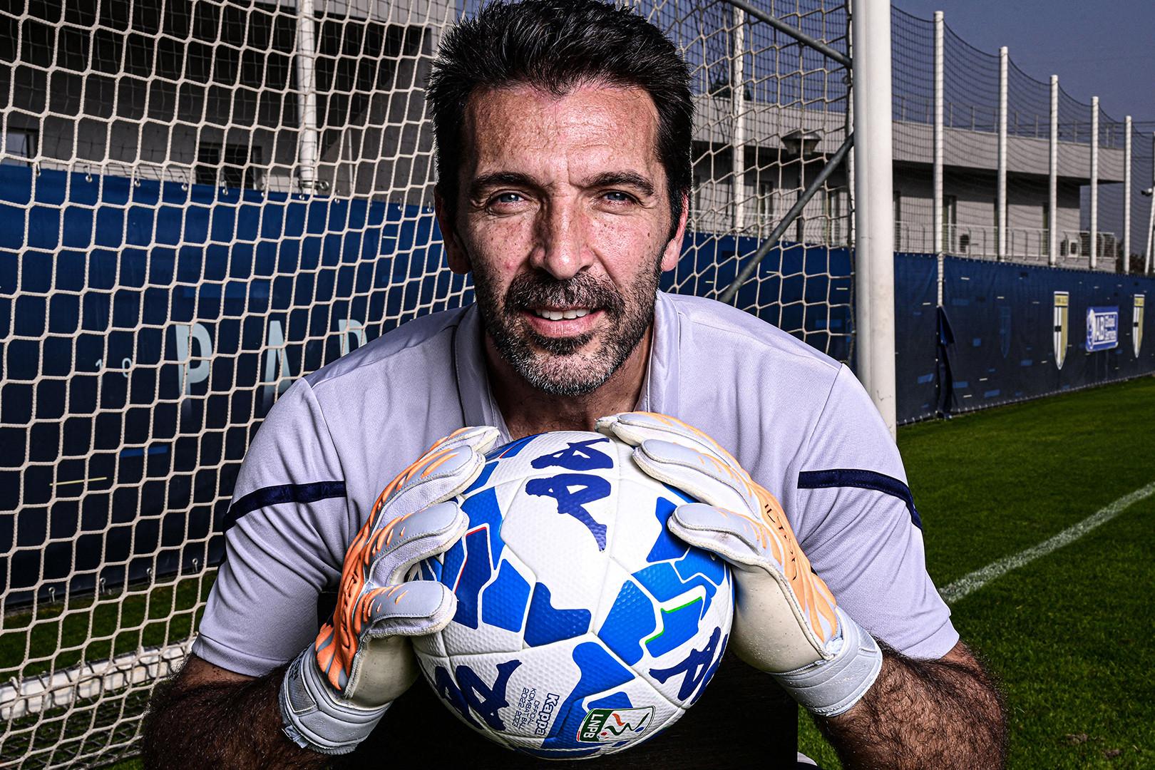 Buffon giải nghệ: Tạm biệt Siêu nhân!