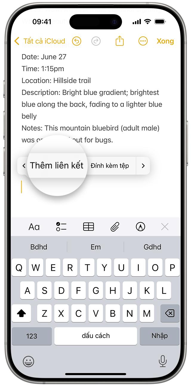 Để thêm liên kết trong Ghi chú trên iOS 18, hãy chạm và giữ khoảng trống hoặc tô sáng văn bản để hiển thị menu tùy chọn. Sau đó, chạm vào Thêm liên kết.