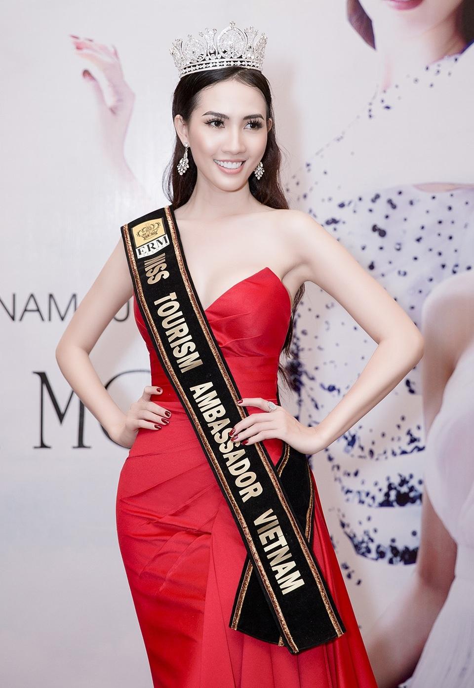 Phan Thị Mơ đại diện Việt Nam tham dự cuộc thi Hoa hậu đại sứ du lịch thế giới 2018 ở tuổi 28