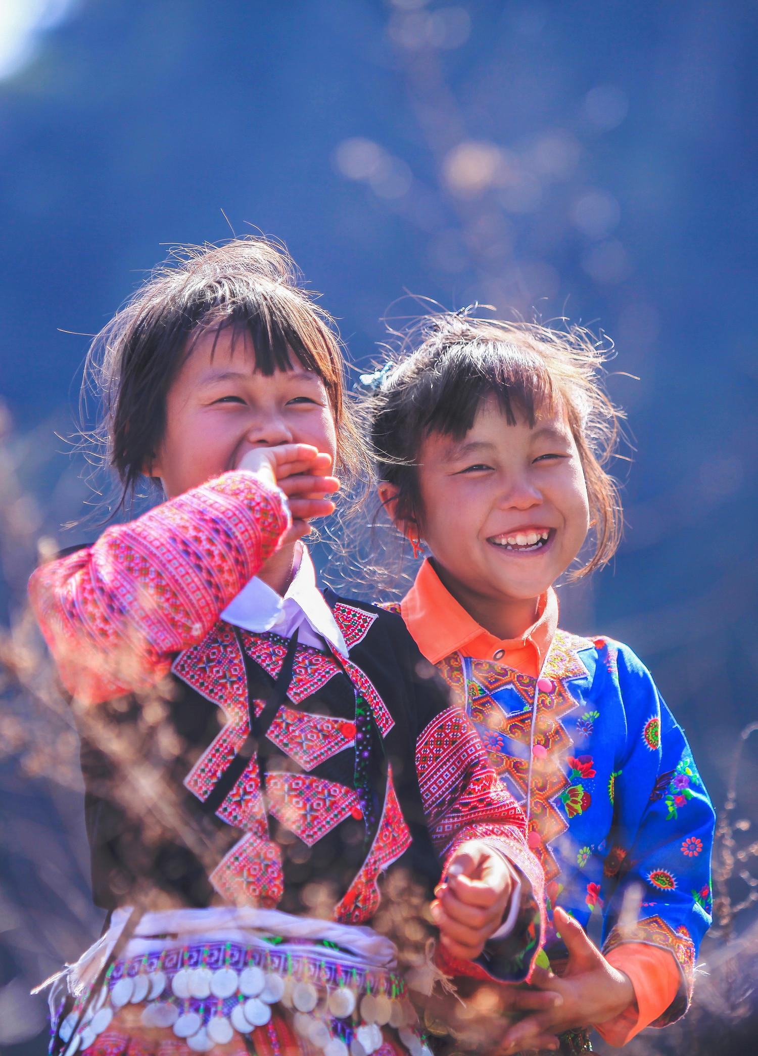 Tuổi thơ hồn nhiên của trẻ em dân tộc Mông ở xã Vân Hồ, huyện Mộc Châu (Sơn La). Ảnh Lưu Trọng Đạt.jpg